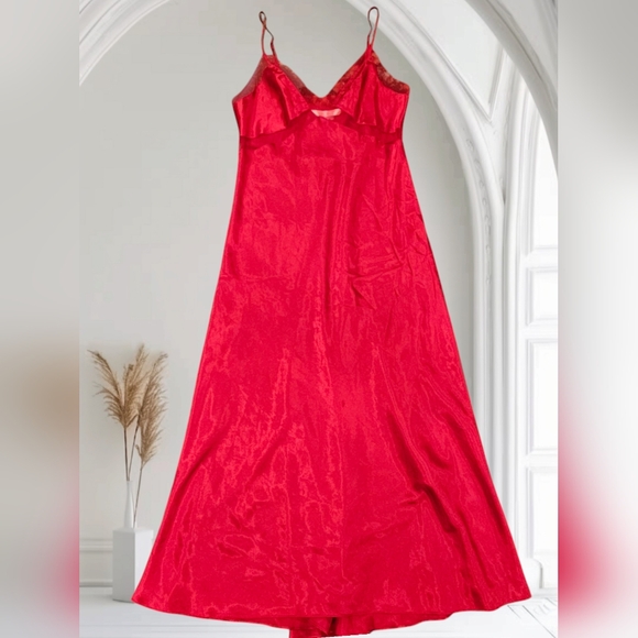 Victoria's Secret Cherry Red Maxi Gown '08 - Picture 4 of 10